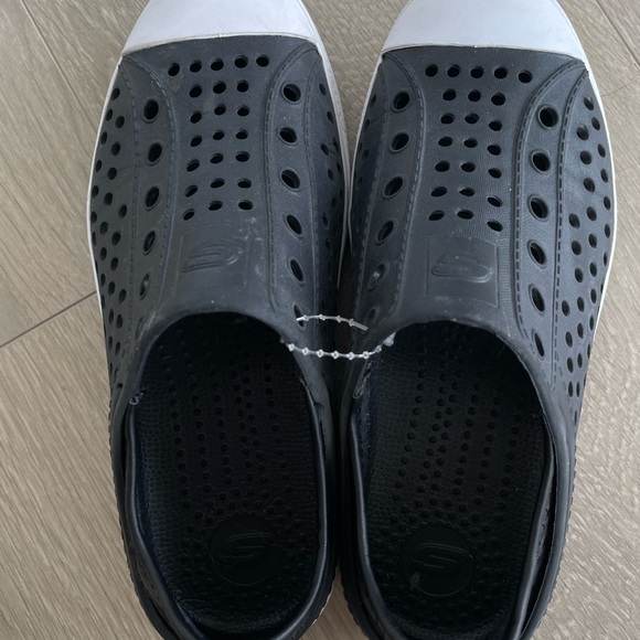 Boys slip on sketchers - Picture 4 of 5